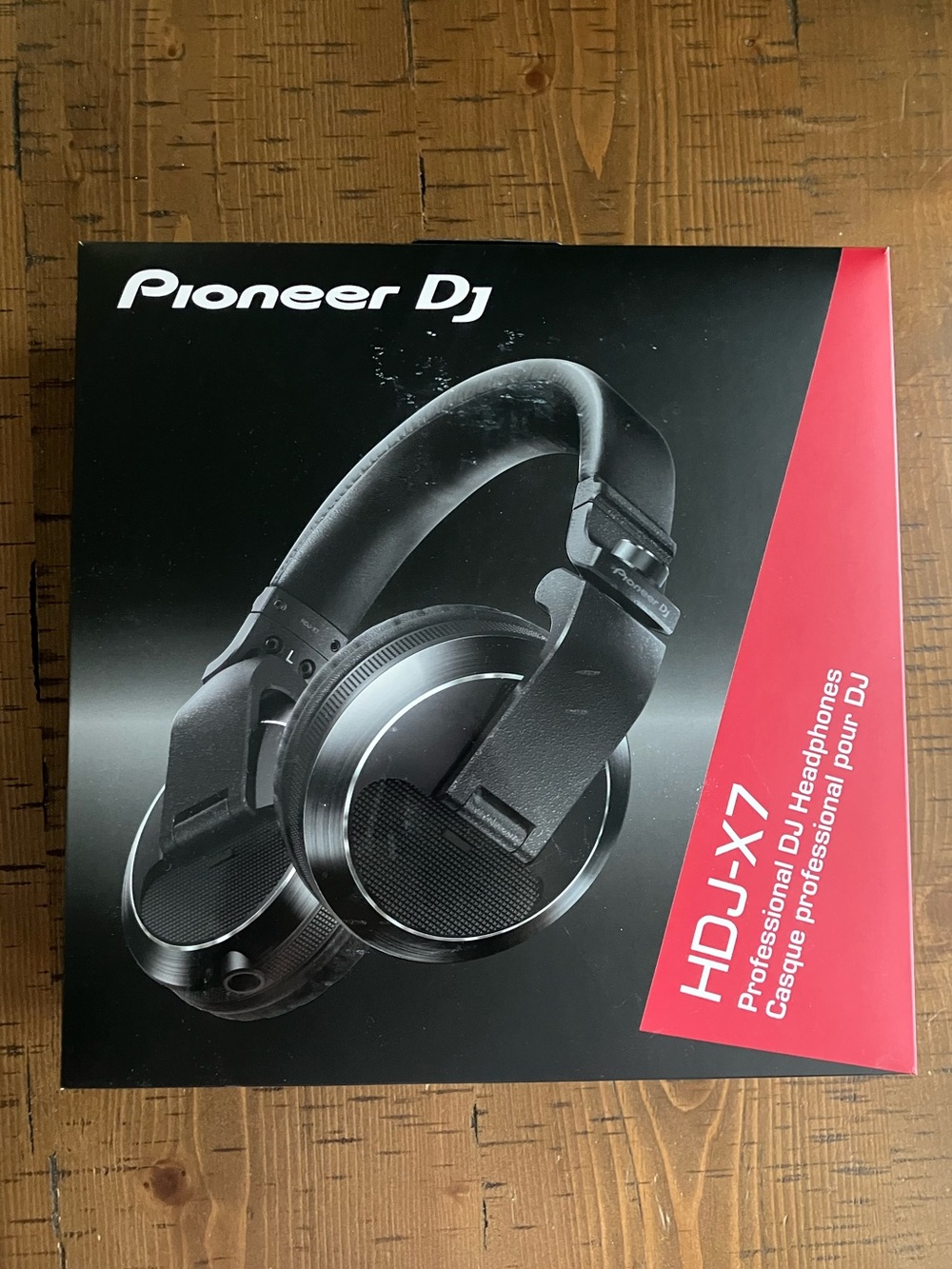 Like New in Box Pioneer HDJ-X7 DJ & Audio Production Headphones